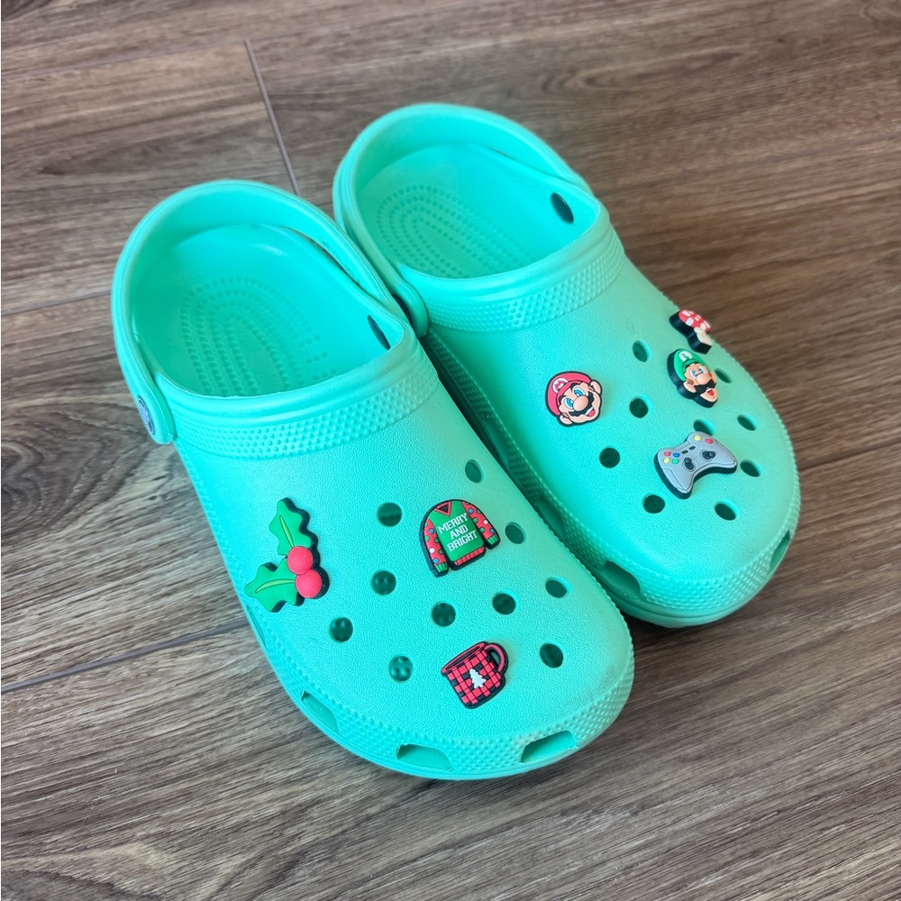 CROCS Classic Clogs in Jade Stone (Women’s Size 8)